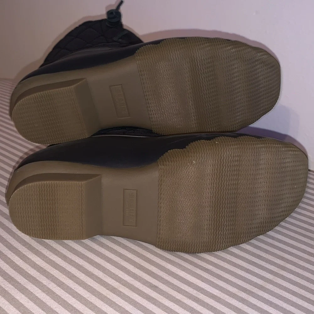 Sperry Saltwater Quilted Winter Boots Size 4